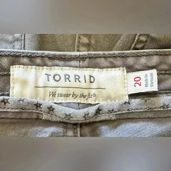 Torrid Olive Capris - Picture 4 of 5